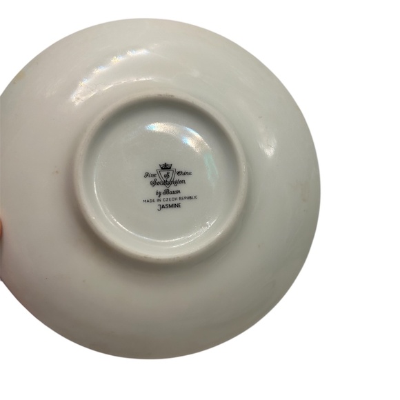 Fine white china expresso cups set of 4 cups w/ 3 saucers - Picture 7 of 7